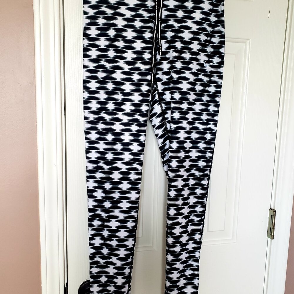 Nike spandex yoga pant with drawstring